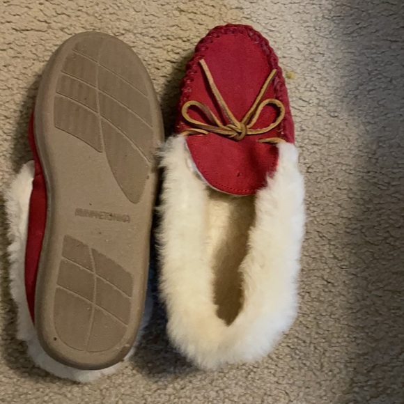 Minnetonka Slippers - Picture 2 of 4